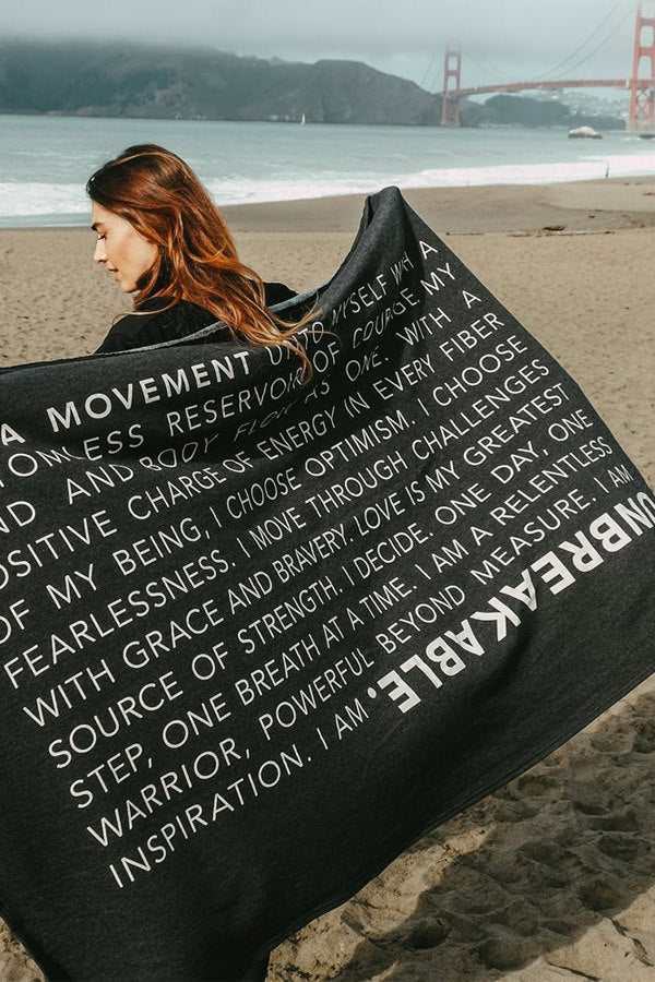 Extra soft, polycotton blended fleece blanket with UNBREAKABLE manifesto. Black..